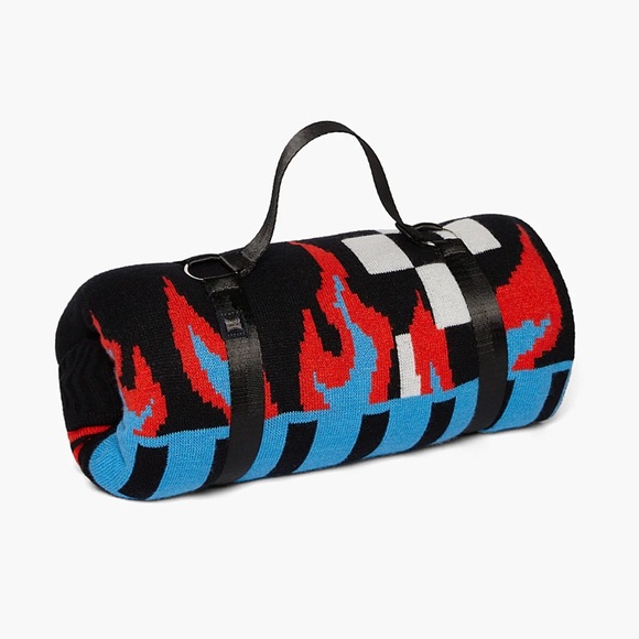 Savage X Fenty Lit Leisure Throw Blanket With Harness - Picture 4 of 6